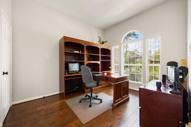 6515 Rustling Timbers Lane, Spring, TX 77379