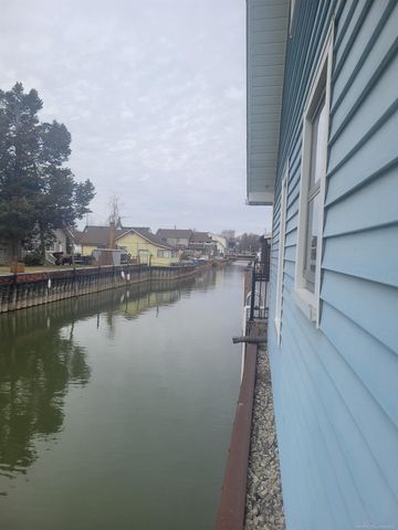 22472 Maple Street, Saint Clair Shores, MI 48081