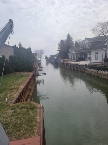 22472 Maple Street, Saint Clair Shores, MI 48081