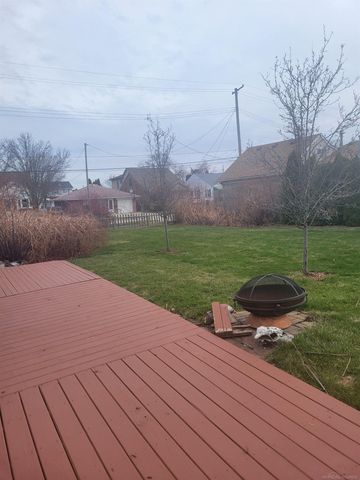 22472 Maple Street, Saint Clair Shores, MI 48081