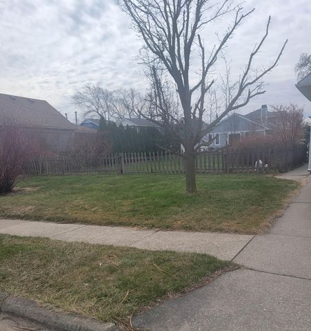 22472 Maple Street, Saint Clair Shores, MI 48081