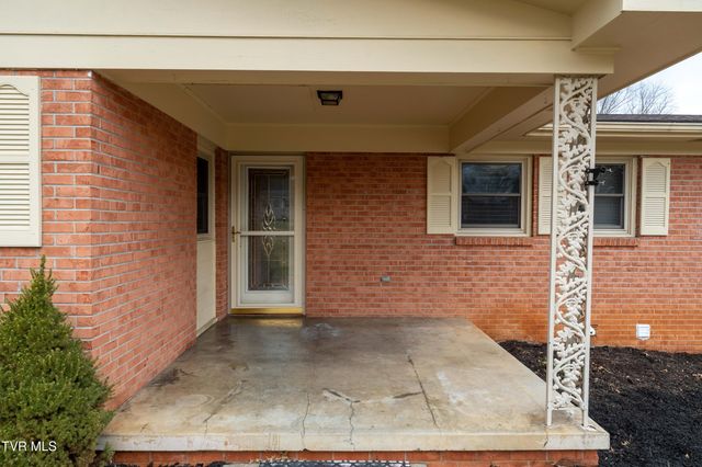 325 Polaris Drive, Bluff City, TN 37618