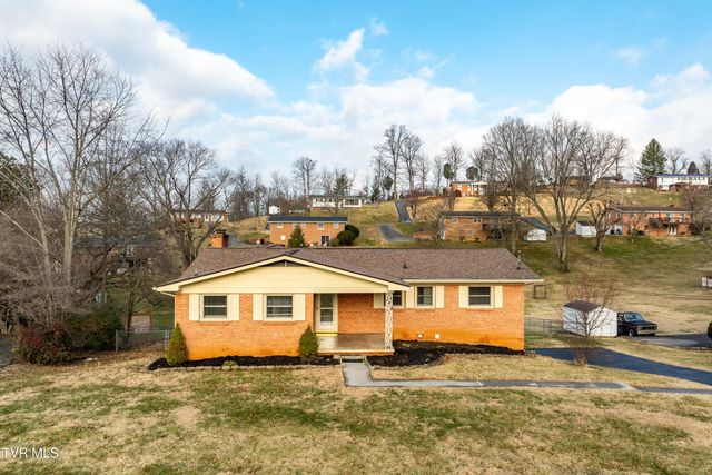 325 Polaris Drive, Bluff City, TN 37618