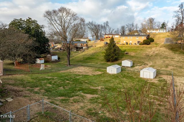 325 Polaris Drive, Bluff City, TN 37618