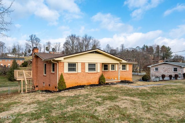 325 Polaris Drive, Bluff City, TN 37618