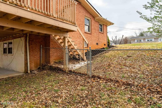 325 Polaris Drive, Bluff City, TN 37618