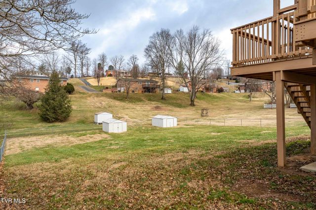 325 Polaris Drive, Bluff City, TN 37618