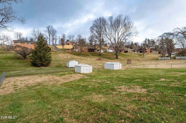 325 Polaris Drive, Bluff City, TN 37618