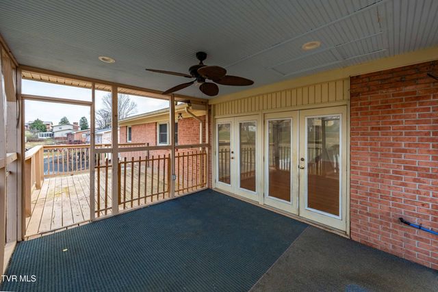 325 Polaris Drive, Bluff City, TN 37618