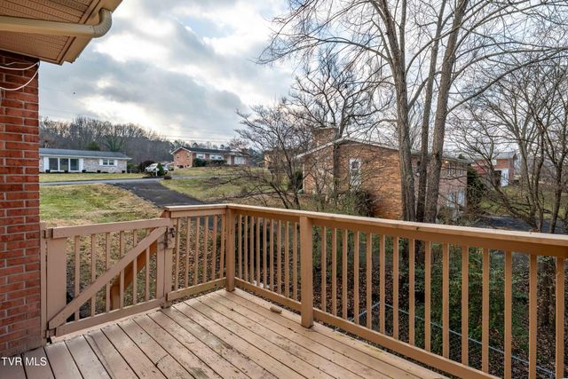 325 Polaris Drive, Bluff City, TN 37618