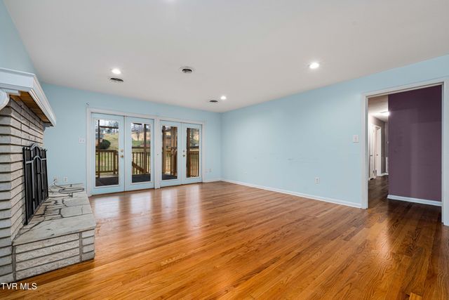 325 Polaris Drive, Bluff City, TN 37618