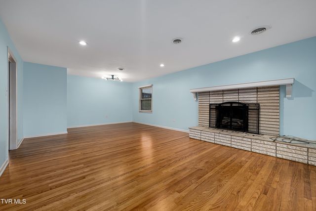 325 Polaris Drive, Bluff City, TN 37618