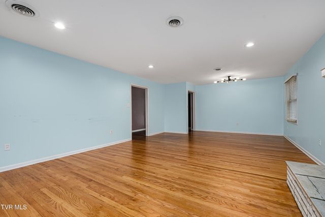 325 Polaris Drive, Bluff City, TN 37618