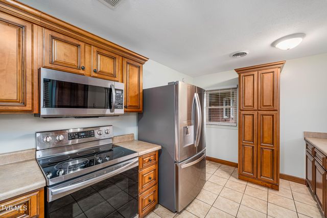 325 Polaris Drive, Bluff City, TN 37618