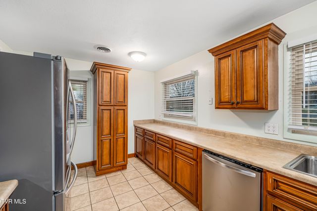 325 Polaris Drive, Bluff City, TN 37618