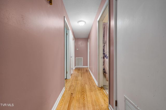 325 Polaris Drive, Bluff City, TN 37618