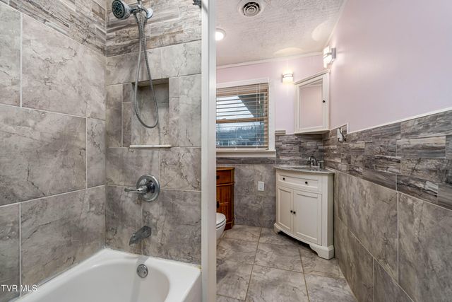 325 Polaris Drive, Bluff City, TN 37618