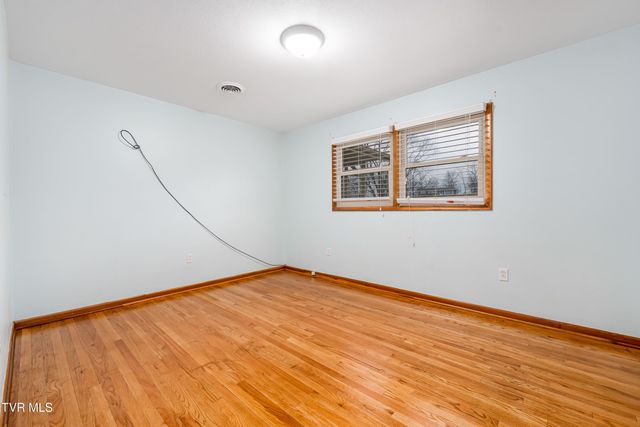 325 Polaris Drive, Bluff City, TN 37618