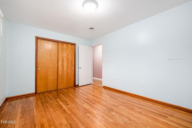 325 Polaris Drive, Bluff City, TN 37618