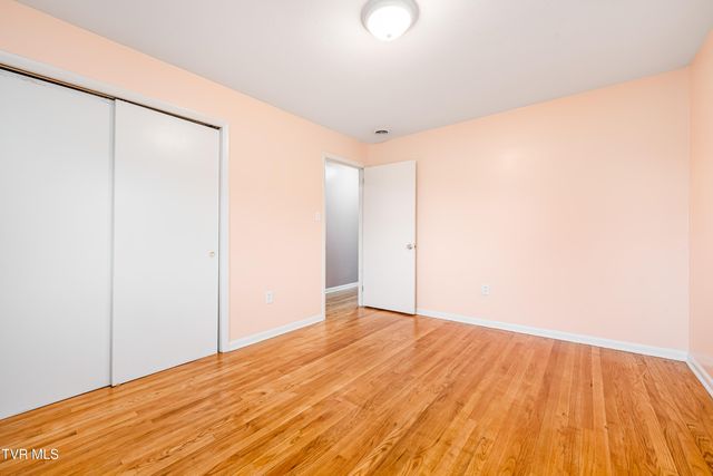 325 Polaris Drive, Bluff City, TN 37618