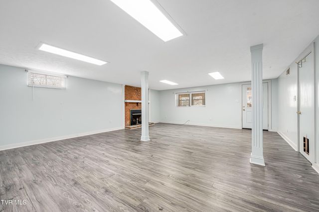 325 Polaris Drive, Bluff City, TN 37618