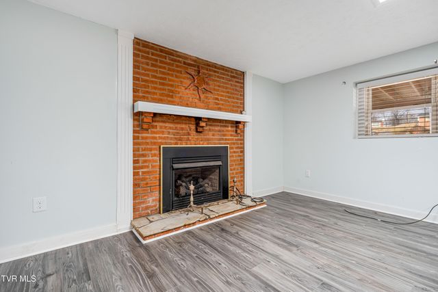 325 Polaris Drive, Bluff City, TN 37618