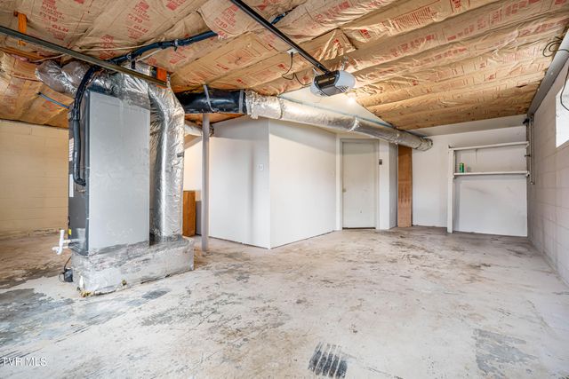 325 Polaris Drive, Bluff City, TN 37618