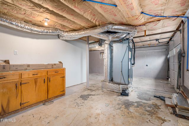 325 Polaris Drive, Bluff City, TN 37618