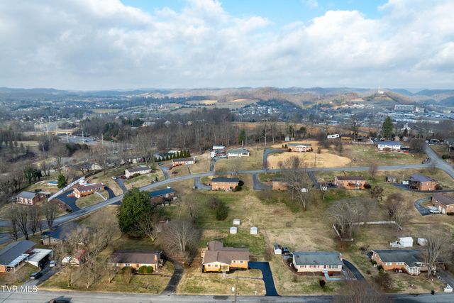 325 Polaris Drive, Bluff City, TN 37618