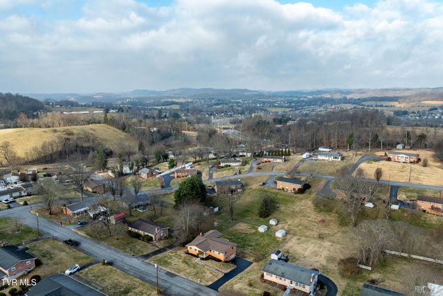 325 Polaris Drive, Bluff City, TN 37618