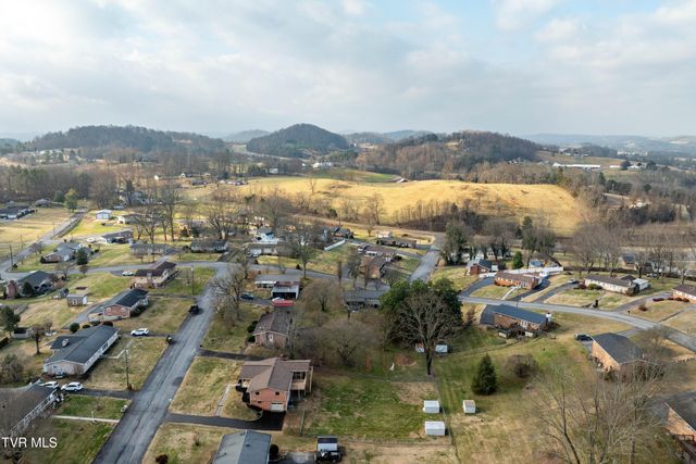 325 Polaris Drive, Bluff City, TN 37618