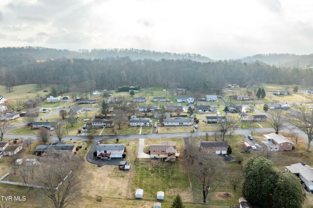 325 Polaris Drive, Bluff City, TN 37618