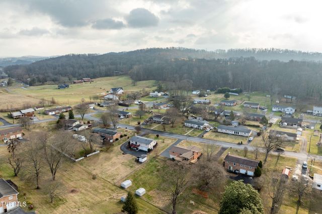 325 Polaris Drive, Bluff City, TN 37618