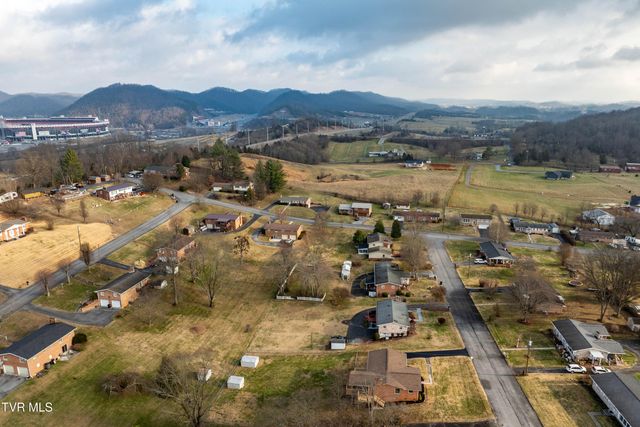 325 Polaris Drive, Bluff City, TN 37618