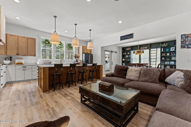 289 Carriage Park Drive, West End, NC 27376