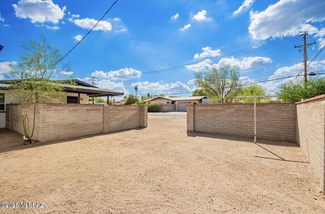 802 N Jefferson Avenue, Tucson, AZ 85711