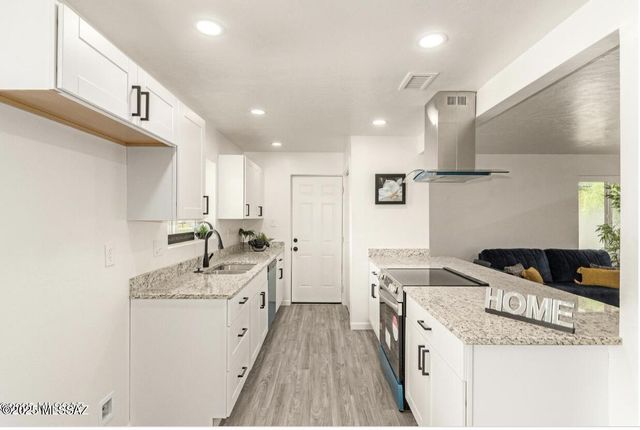 802 N Jefferson Avenue, Tucson, AZ 85711