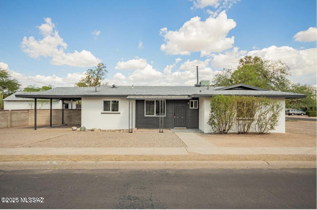 Image 1 of property listing at 802 N Jefferson Avenue, Tucson, AZ 85711