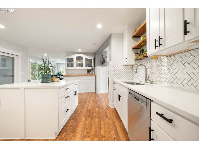 2461 WARWICK St, West Linn, OR 97068