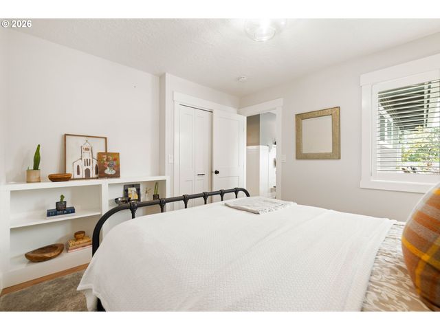 2461 WARWICK St, West Linn, OR 97068