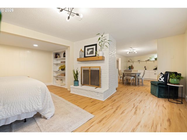 2461 WARWICK St, West Linn, OR 97068