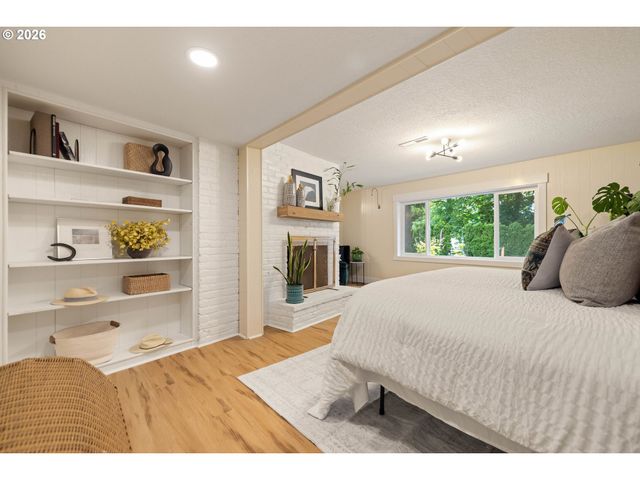 2461 WARWICK St, West Linn, OR 97068