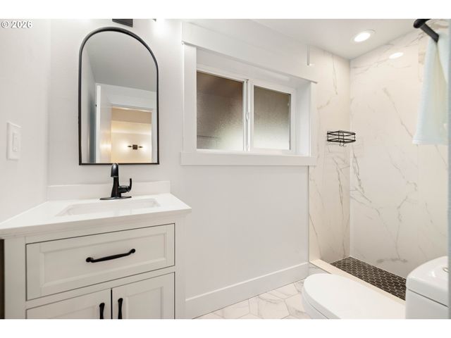 2461 WARWICK St, West Linn, OR 97068