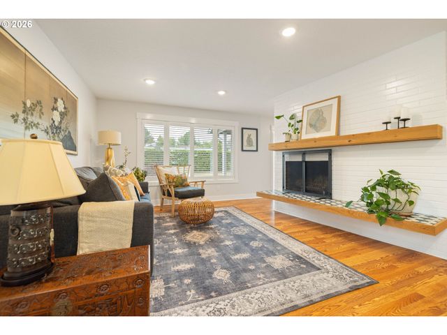 2461 WARWICK St, West Linn, OR 97068