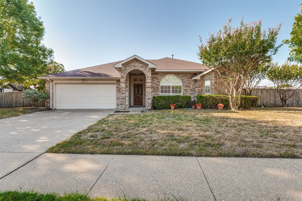 901 Mccomb Lane, Cedar Hill, TX 75104 — exterior