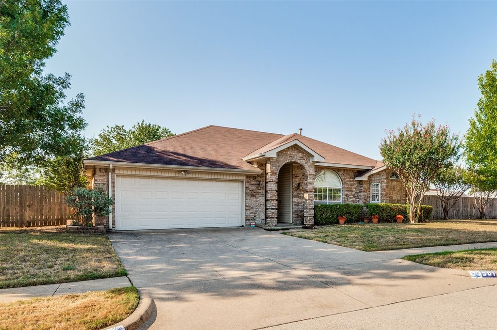901 Mccomb Lane, Cedar Hill, TX 75104 — photo 2