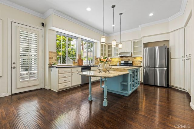 82 Winslow Lane, Irvine, CA 92620