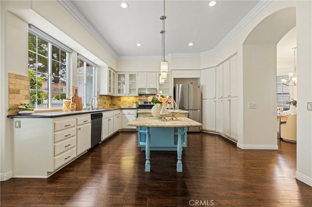 82 Winslow Lane, Irvine, CA 92620