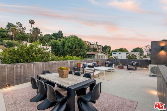 1264 Hyperion Avenue, Los Angeles, CA 90029