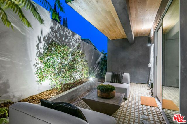 1264 Hyperion Avenue, Los Angeles, CA 90029